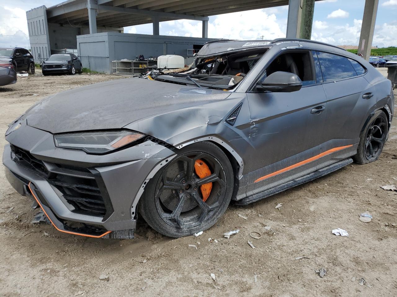 LAMBORGHINI URUS 2019