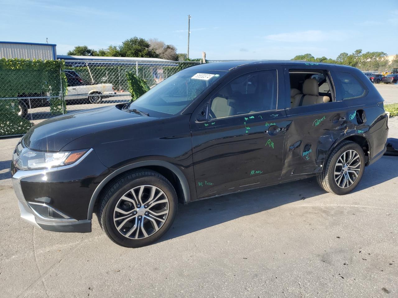 MITSUBISHI OUTLANDER 2016