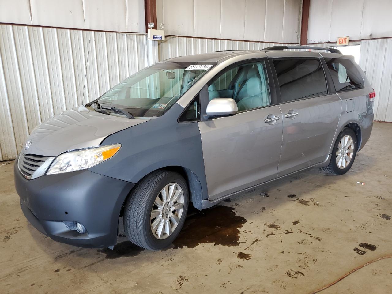 TOYOTA Sienna Xle 2013