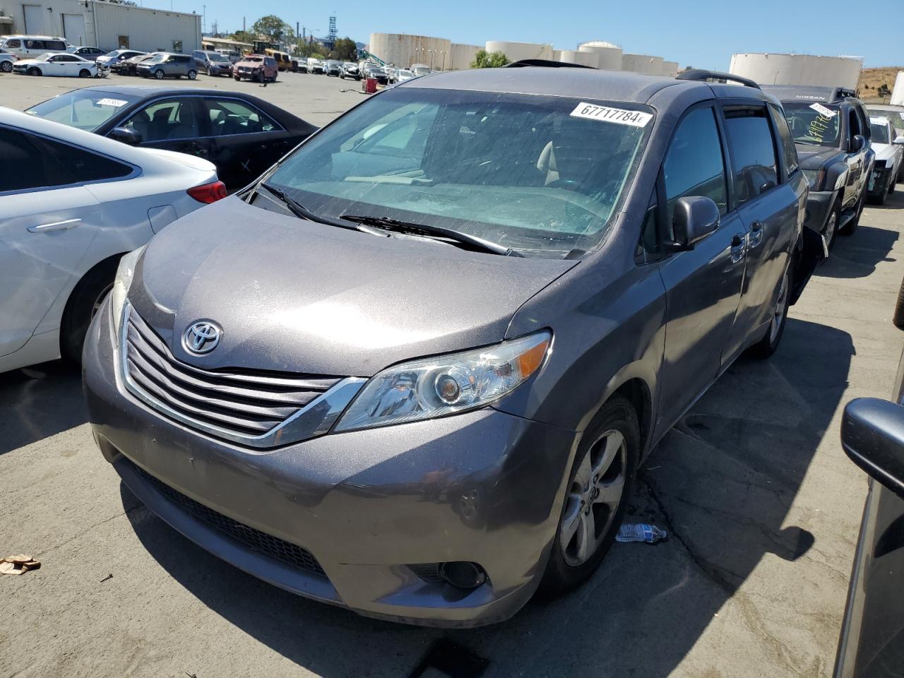 TOYOTA SIENNA LE 2015