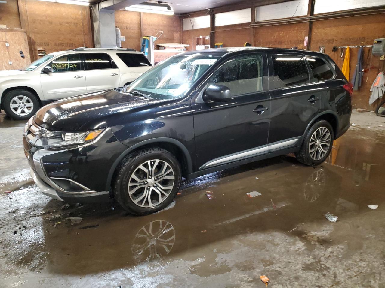 MITSUBISHI OUTLANDER 2017