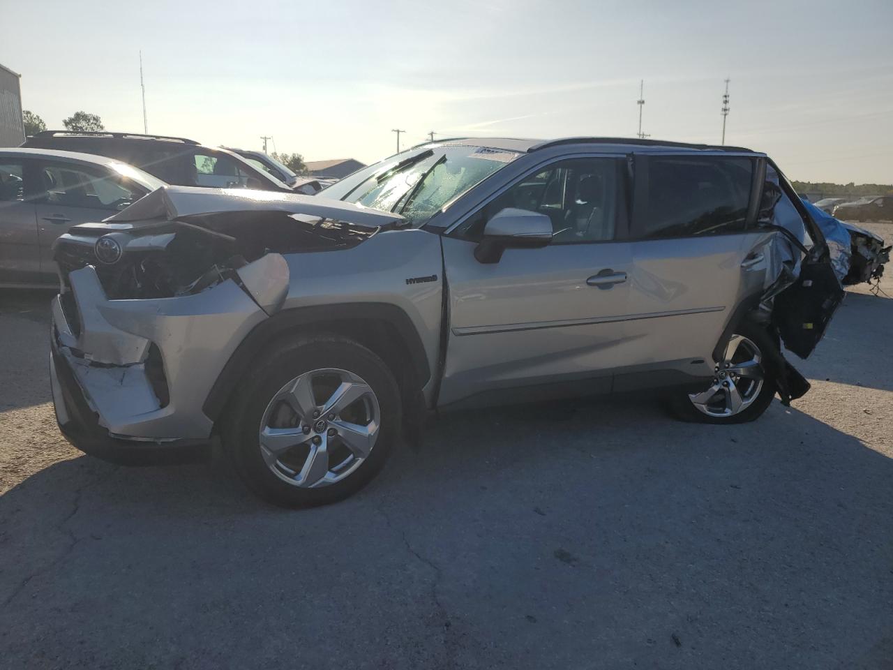 TOYOTA RAV4 XLE P 2021
