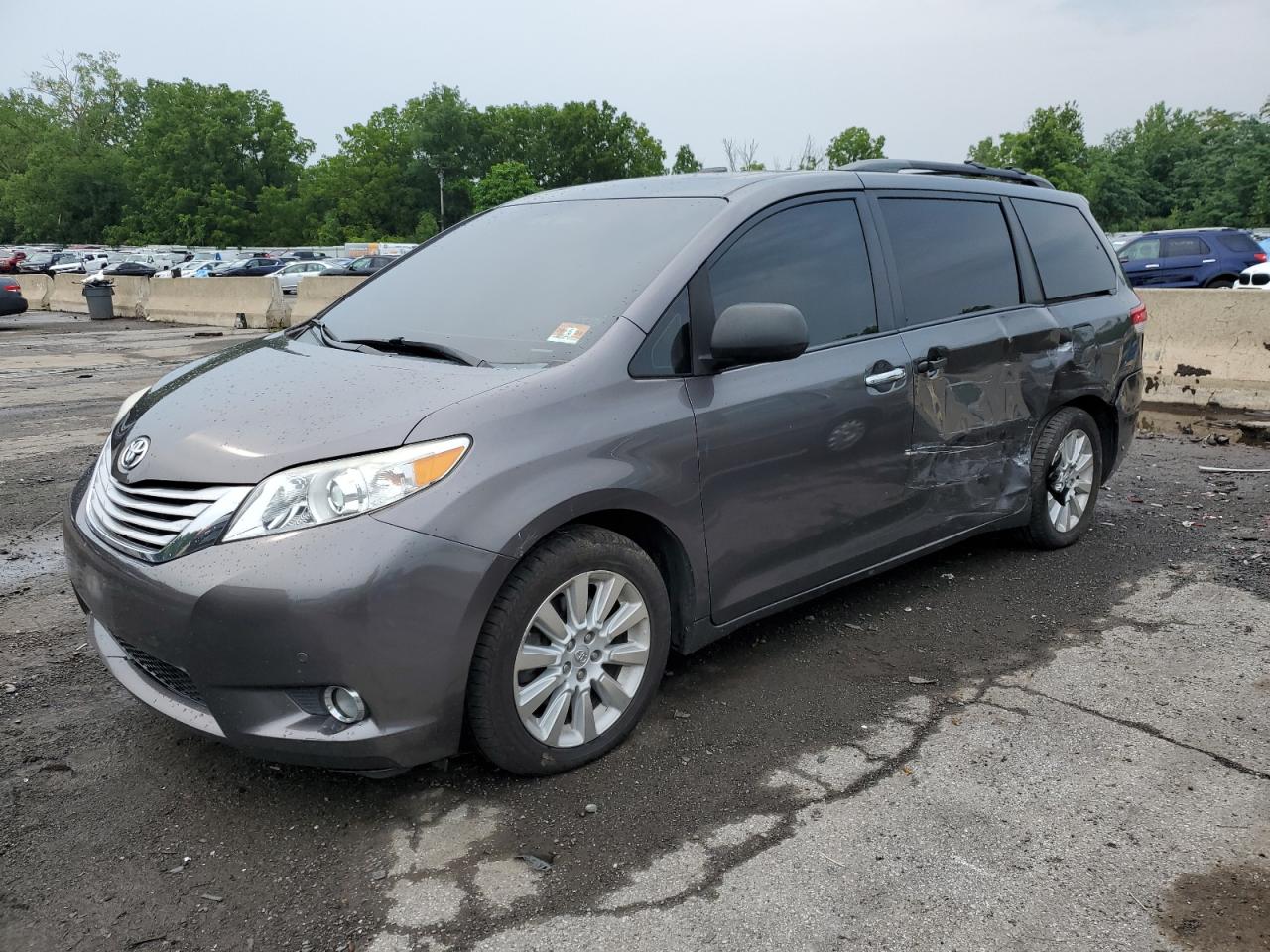TOYOTA SIENNA XLE 2013