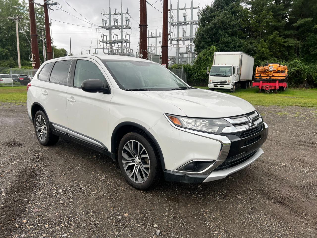 MITSUBISHI OUTLANDER 2017