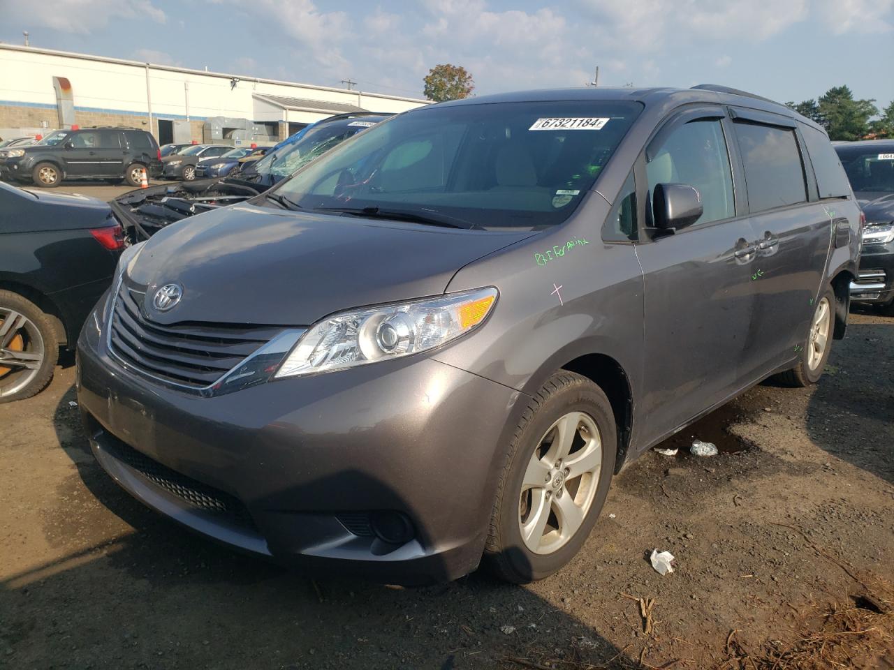 TOYOTA SIENNA LE 2017