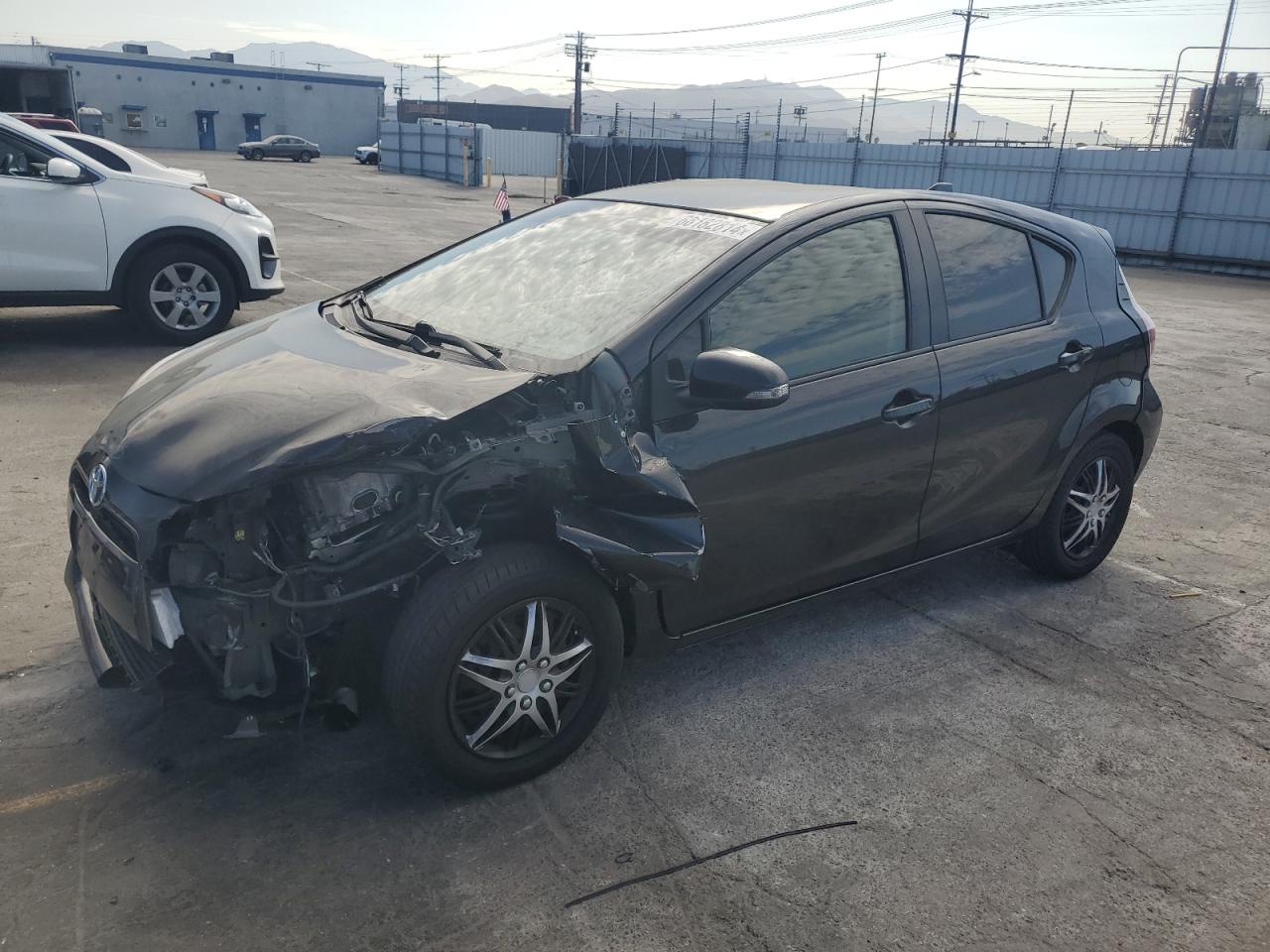 TOYOTA PRIUS C 2015