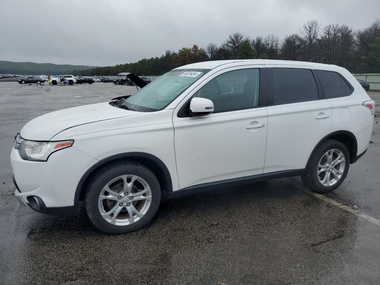 MITSUBISHI OUTLANDER 2015