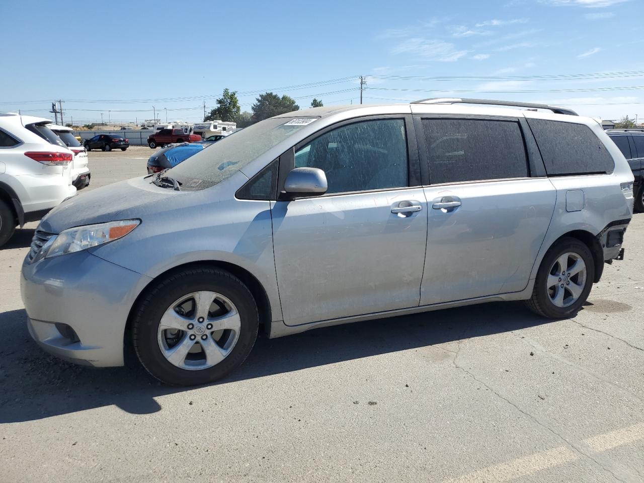 TOYOTA SIENNA LE 2017