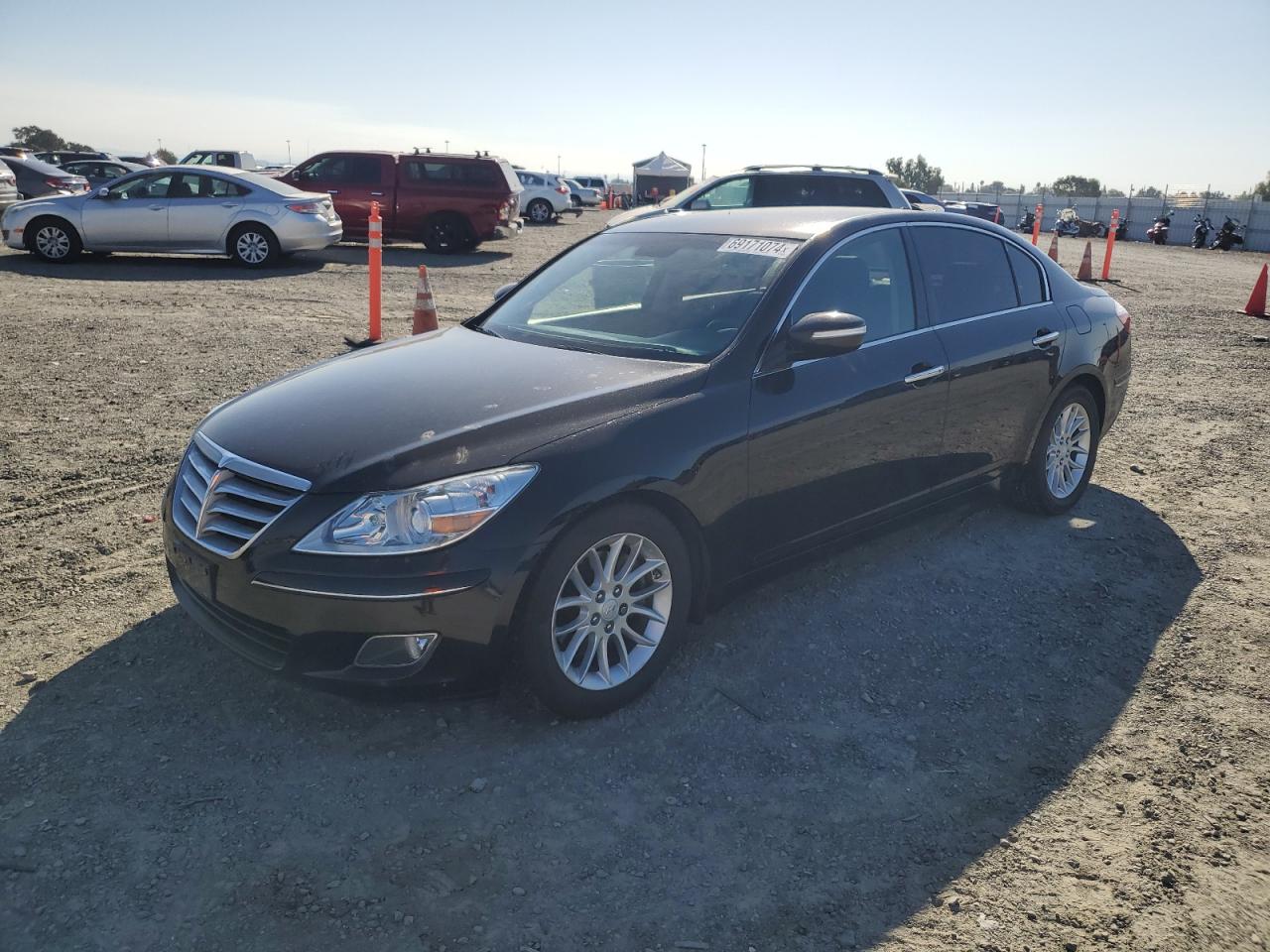 HYUNDAI GENESIS 3. 2011