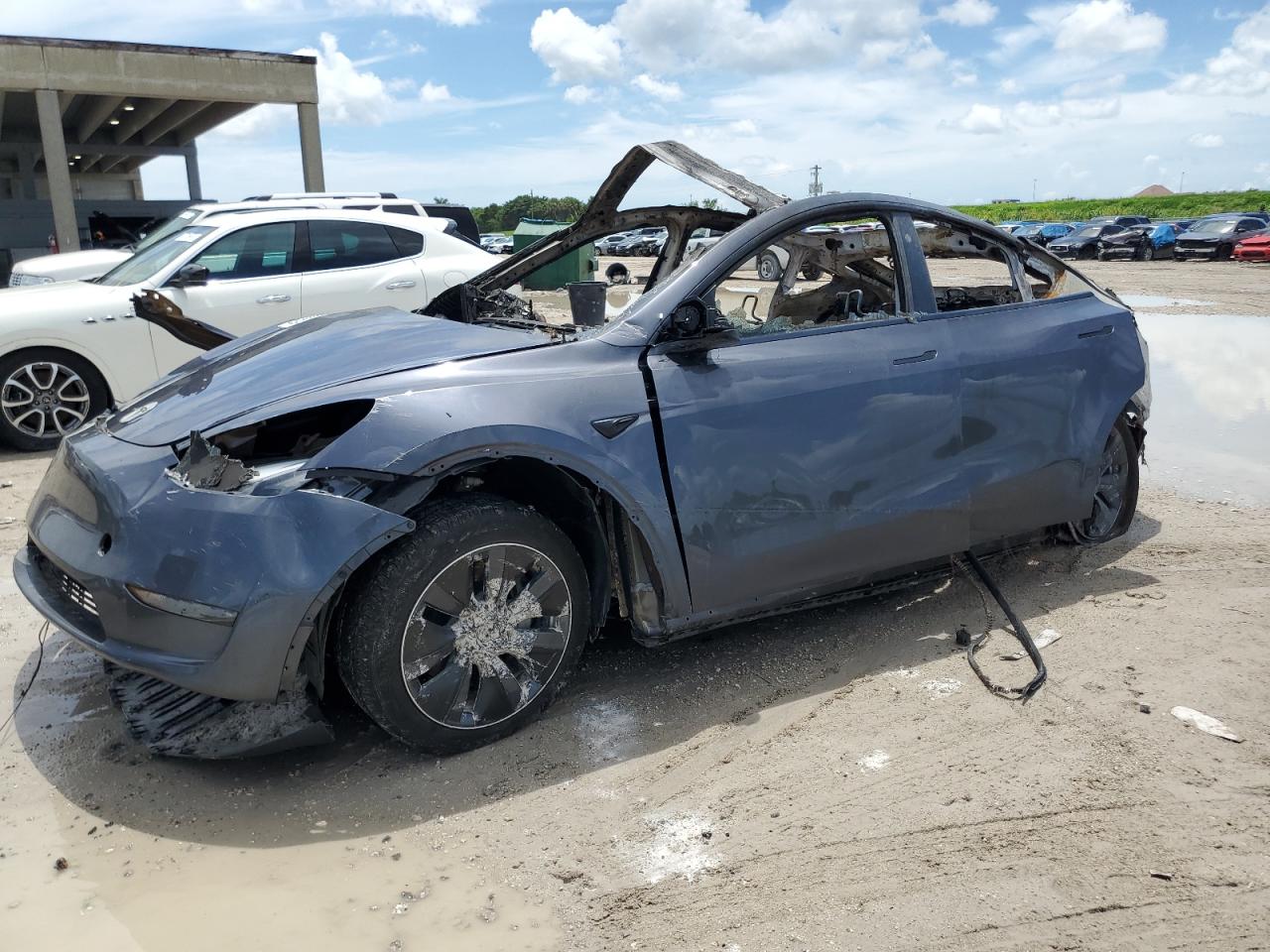 TESLA Model Y 2023