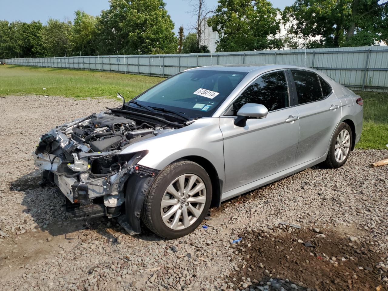 TOYOTA CAMRY LE 2020