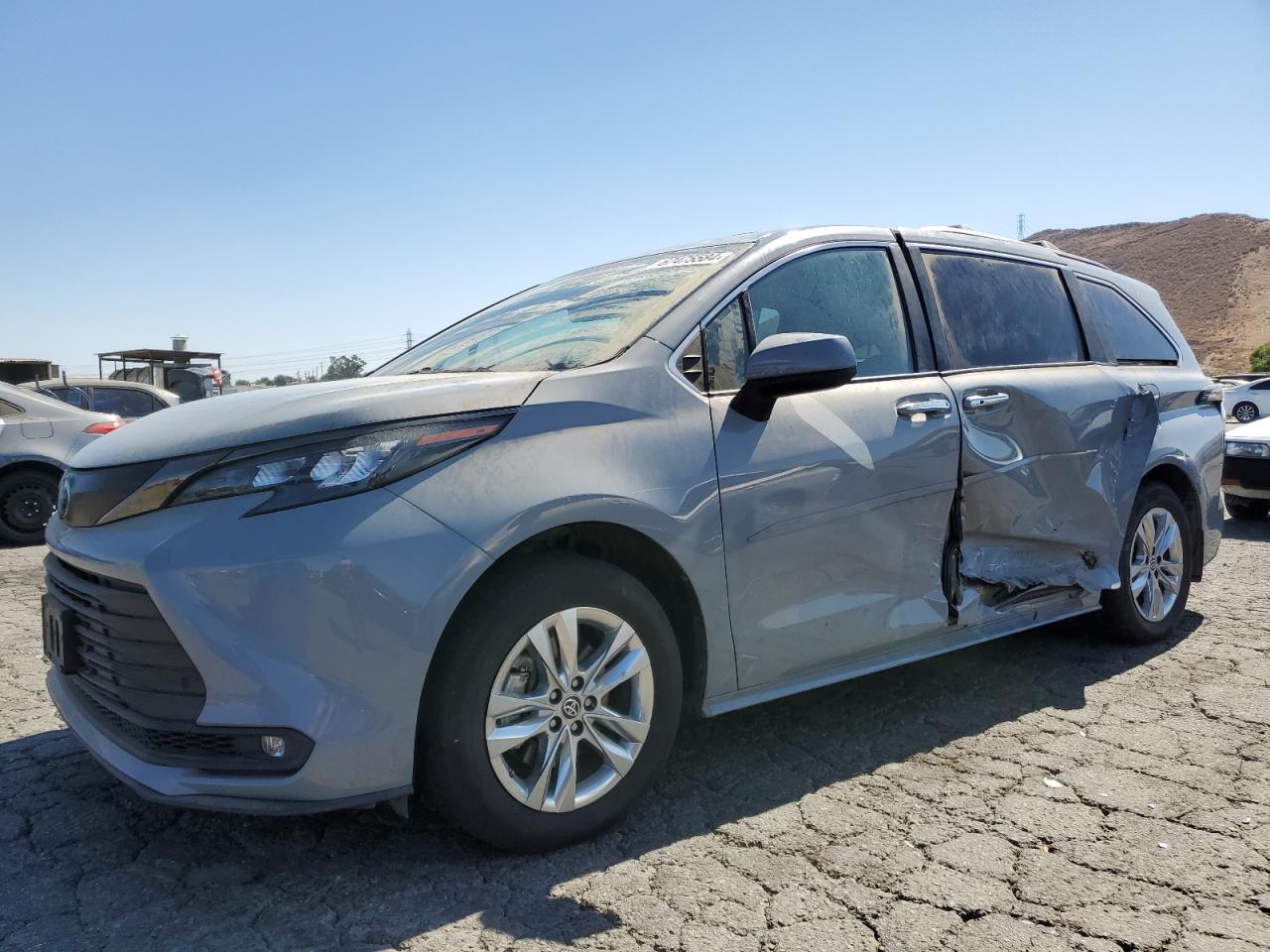 TOYOTA SIENNA XLE 2022