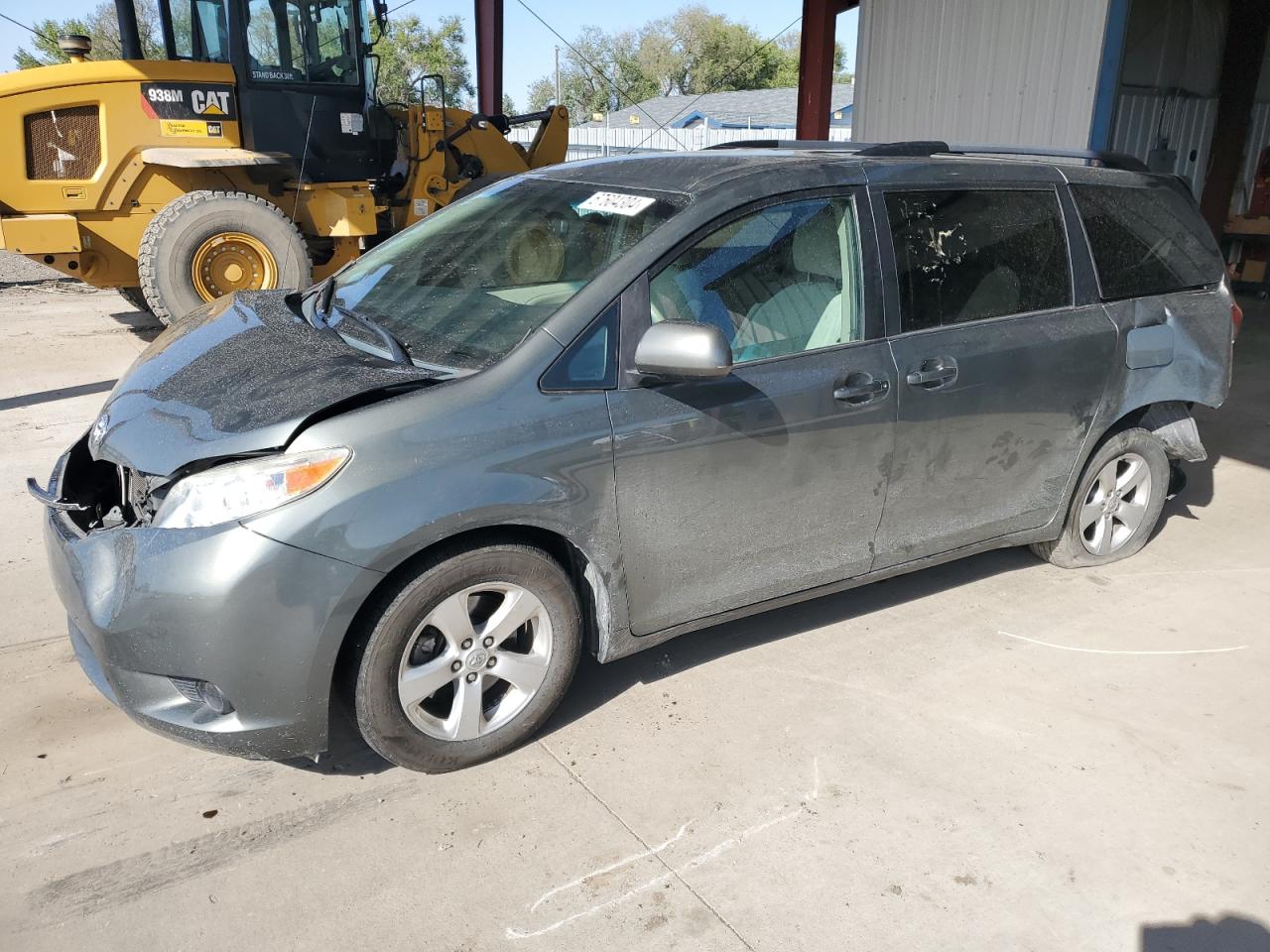 TOYOTA SIENNA LE 2014