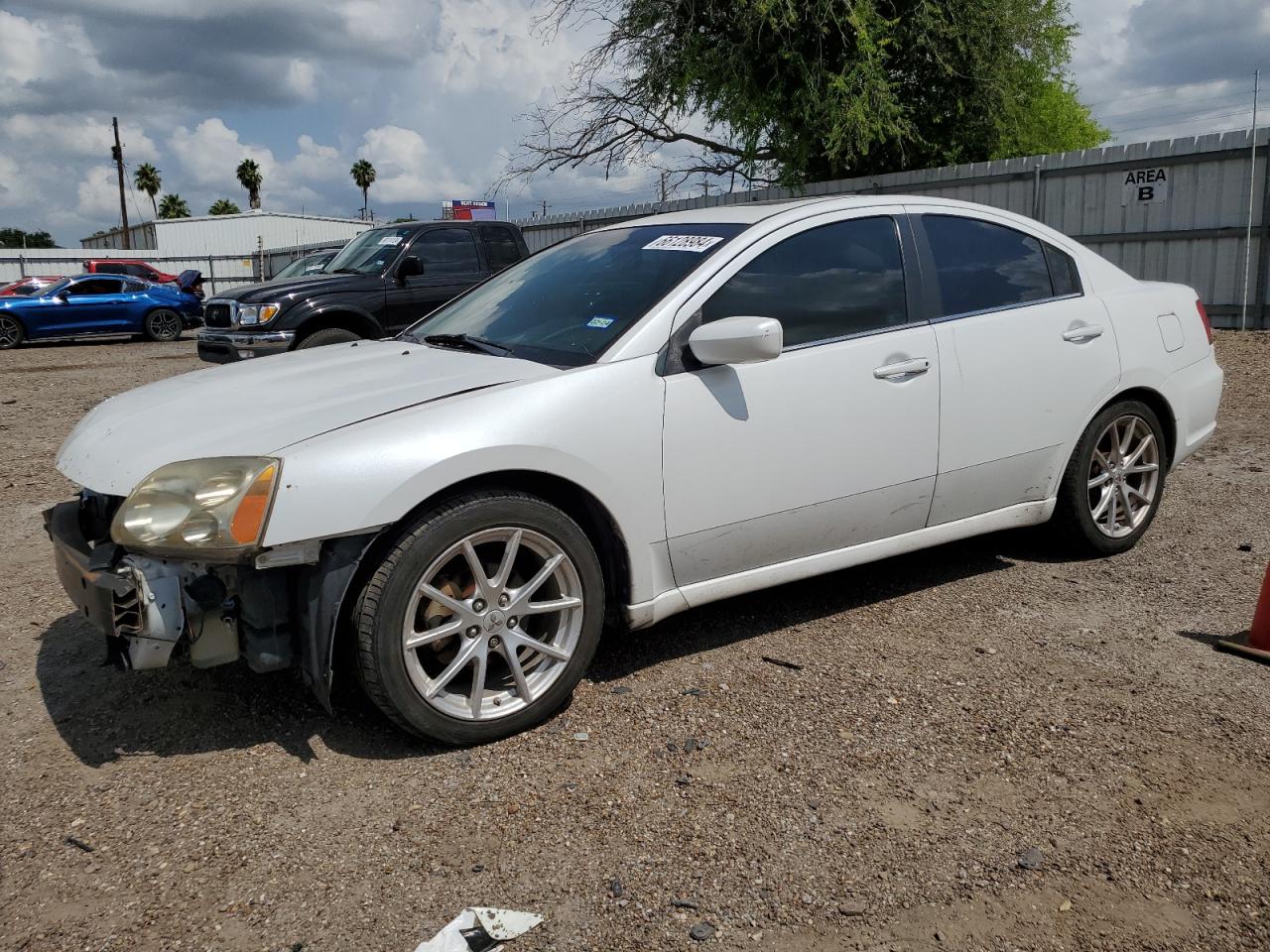 MITSUBISHI GALANT ES 2012