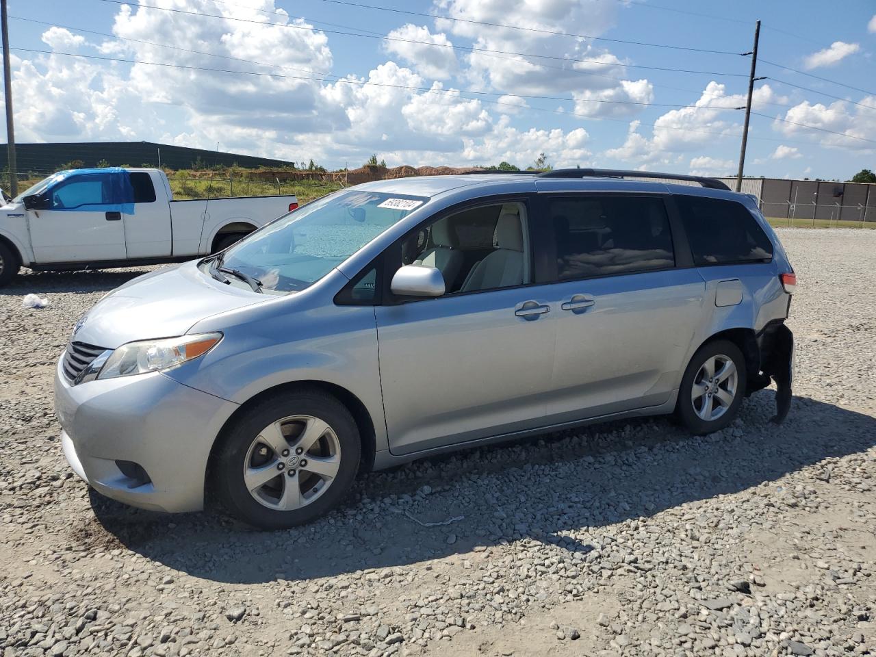 TOYOTA SIENNA LE 2013
