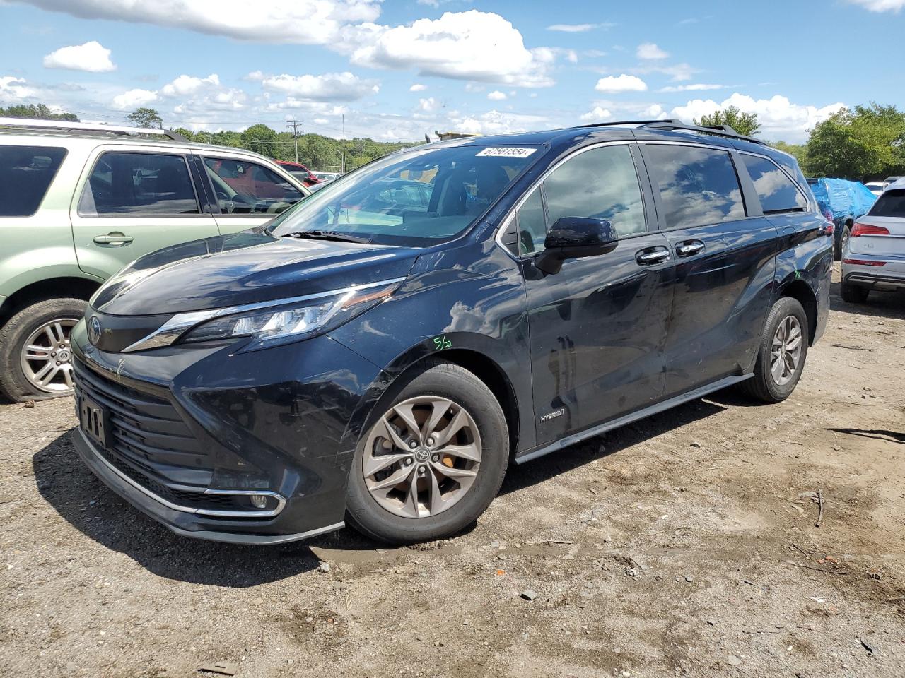 TOYOTA SIENNA XLE 2021