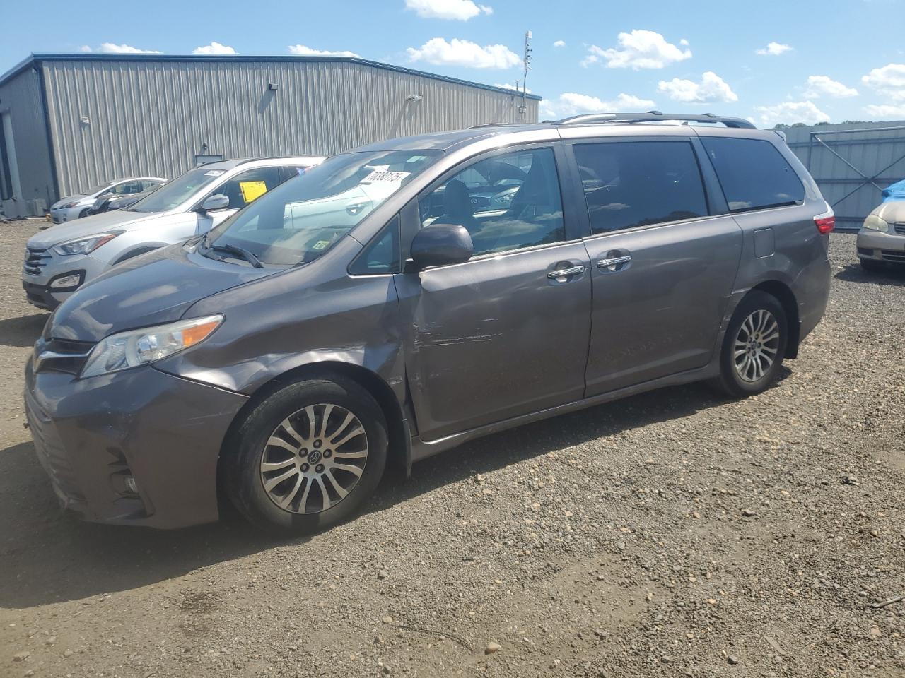 TOYOTA SIENNA XLE 2019