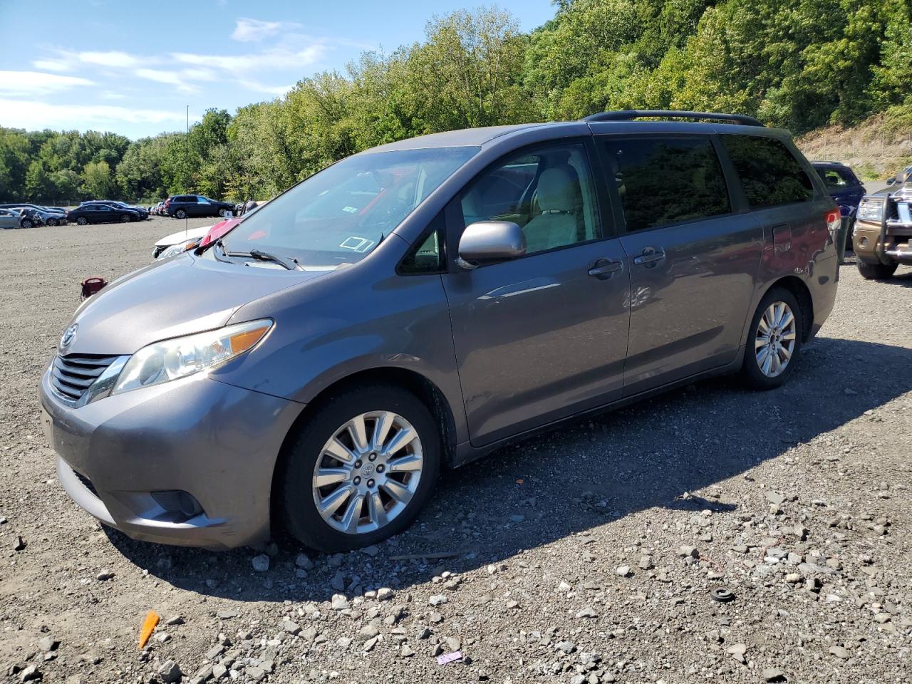 TOYOTA SIENNA 2011