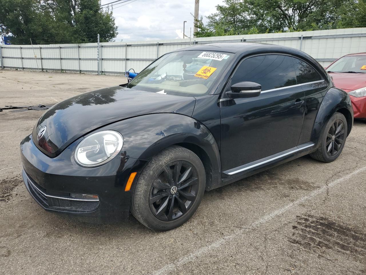 VOLKSWAGEN BEETLE 2013