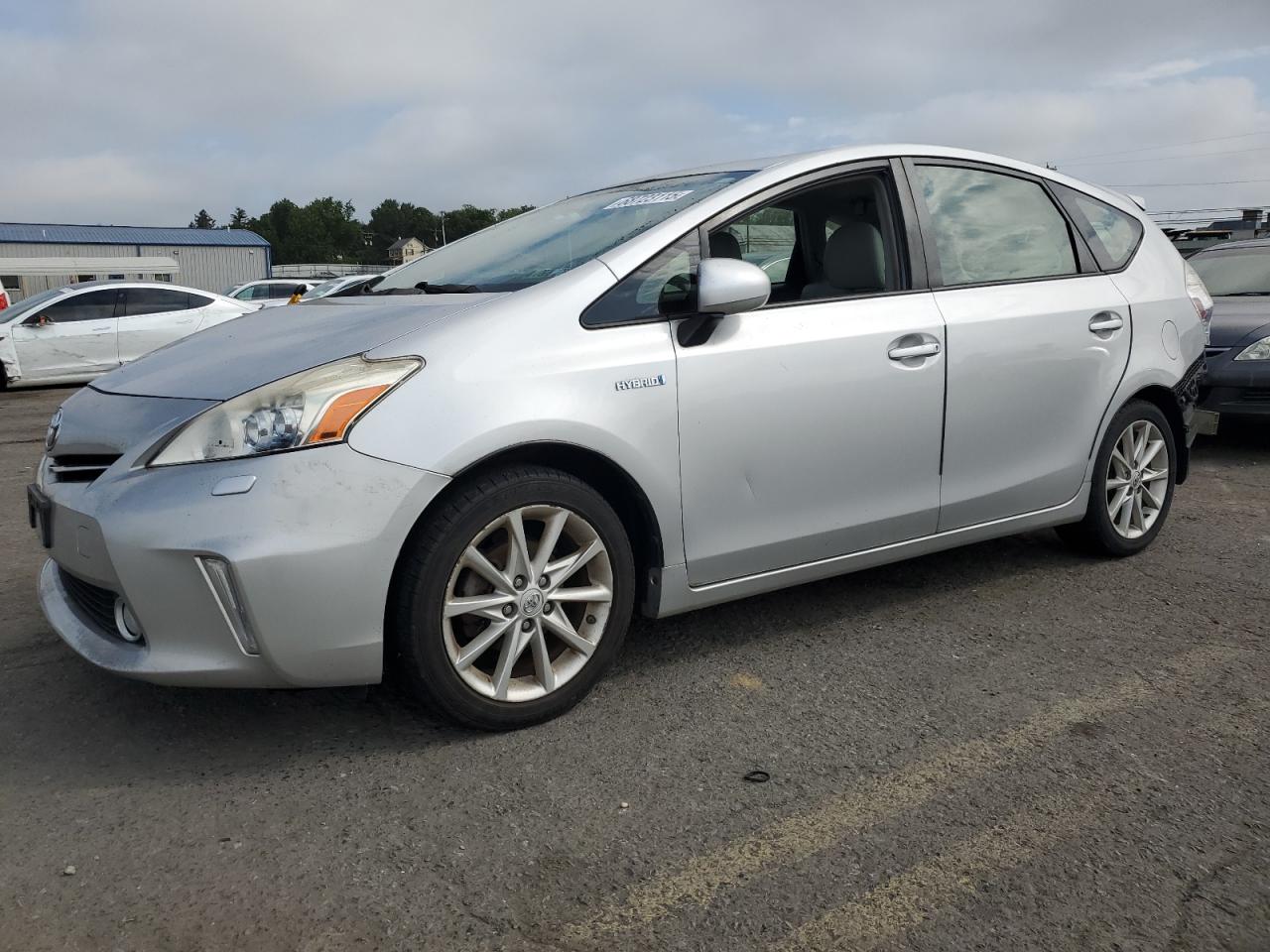 TOYOTA PRIUS V 2013