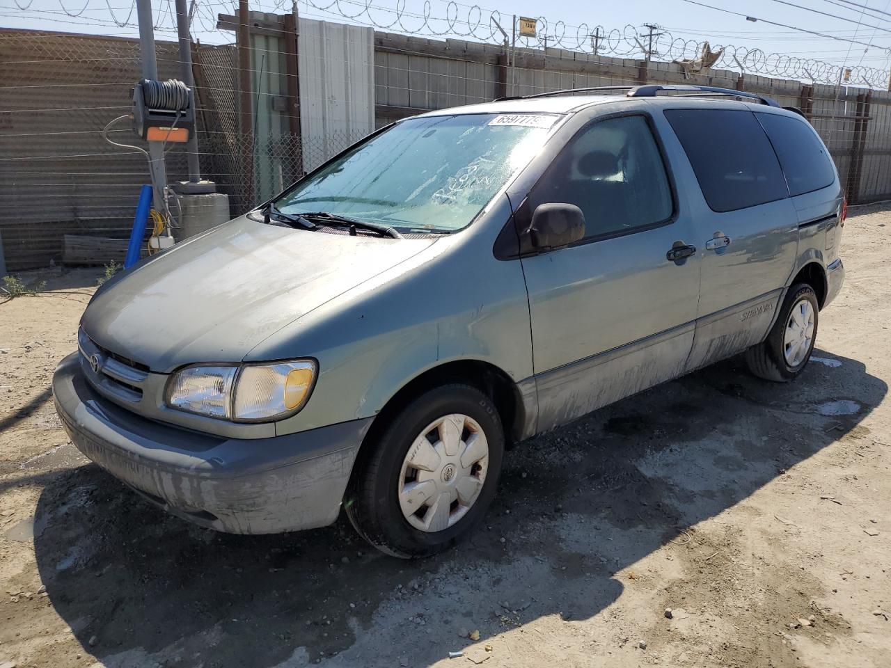 TOYOTA SIENNA LE 2000