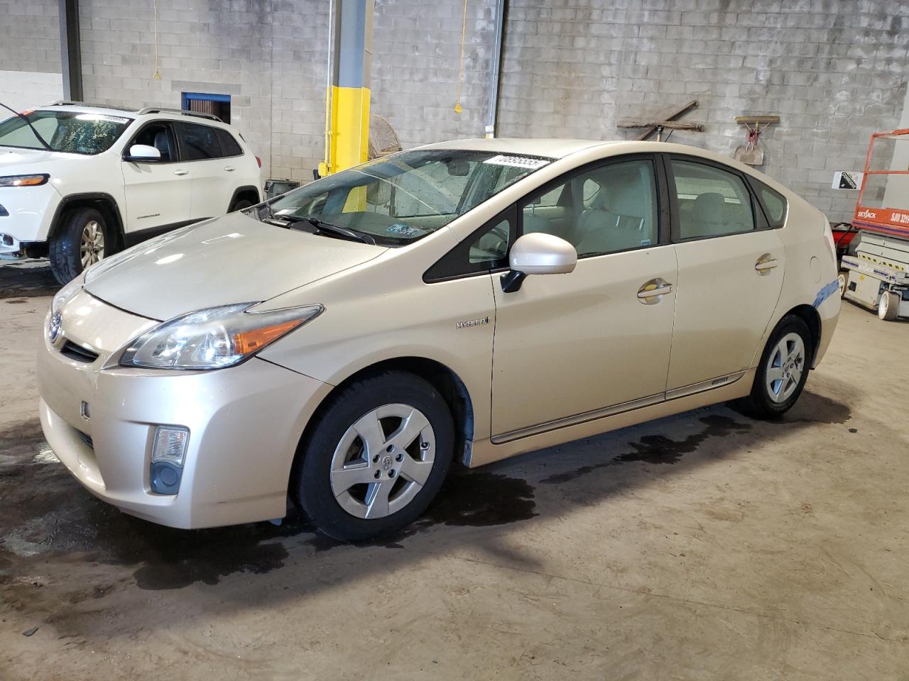 TOYOTA PRIUS 2011