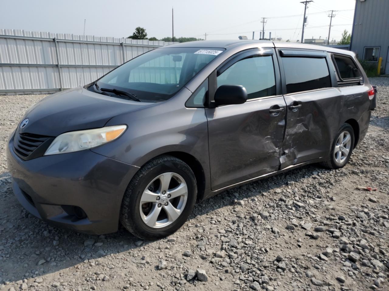 TOYOTA SIENNA 2013