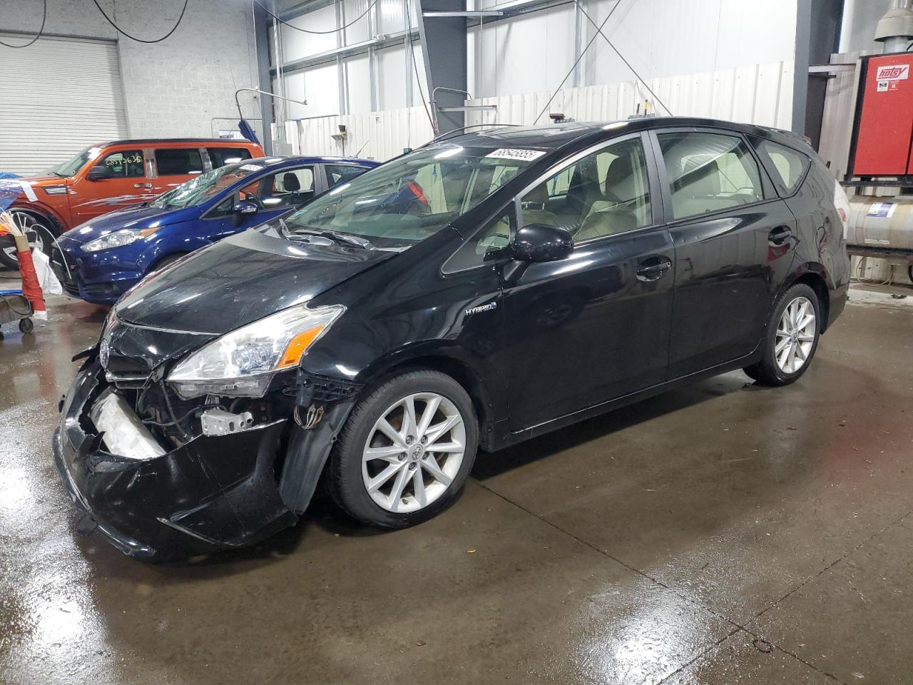 TOYOTA PRIUS V 2013