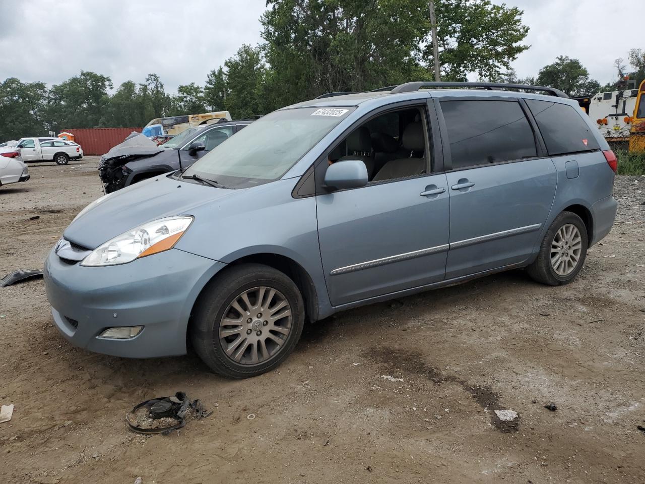 TOYOTA SIENNA XLE 2010