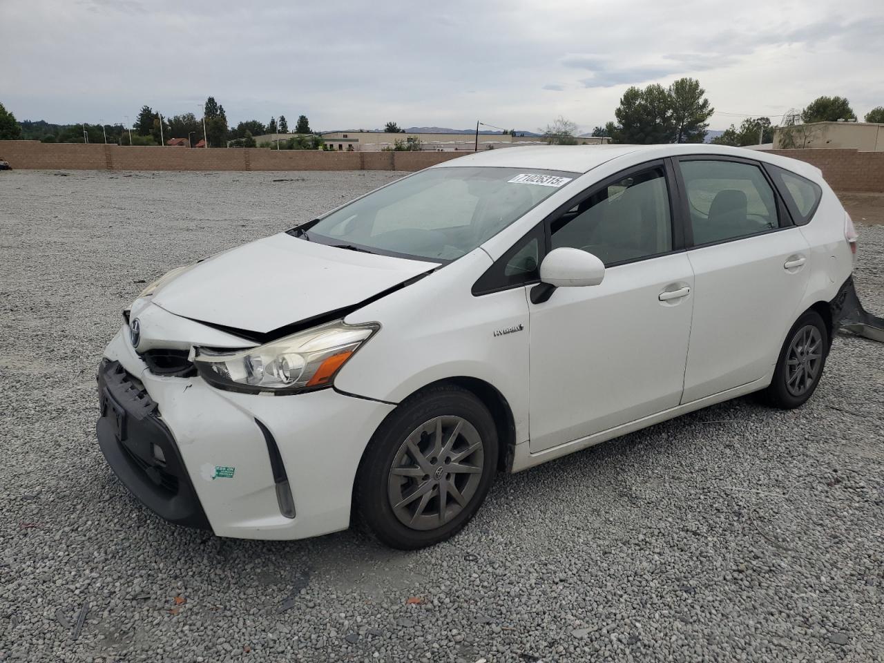 TOYOTA PRIUS V 2017