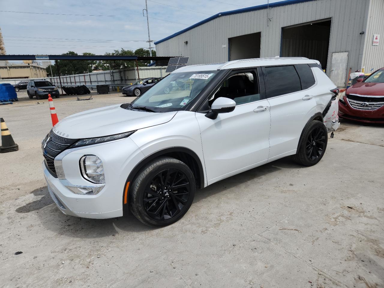 MITSUBISHI OUTLANDER 2023
