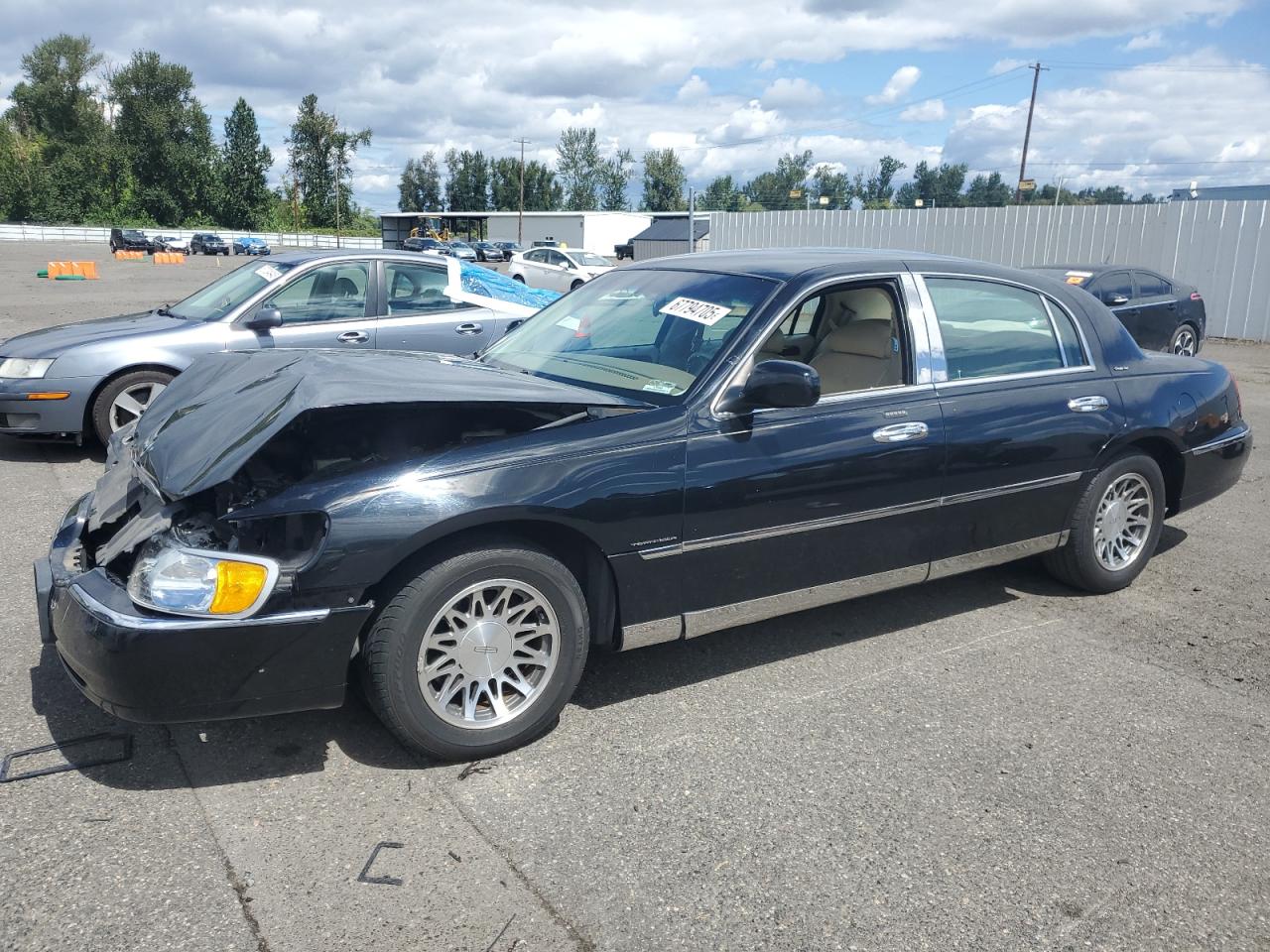 LINCOLN TOWN CAR E 2000