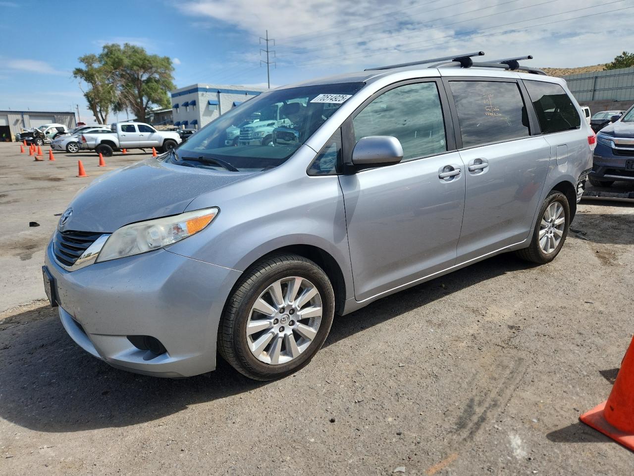 TOYOTA SIENNA LE 2013