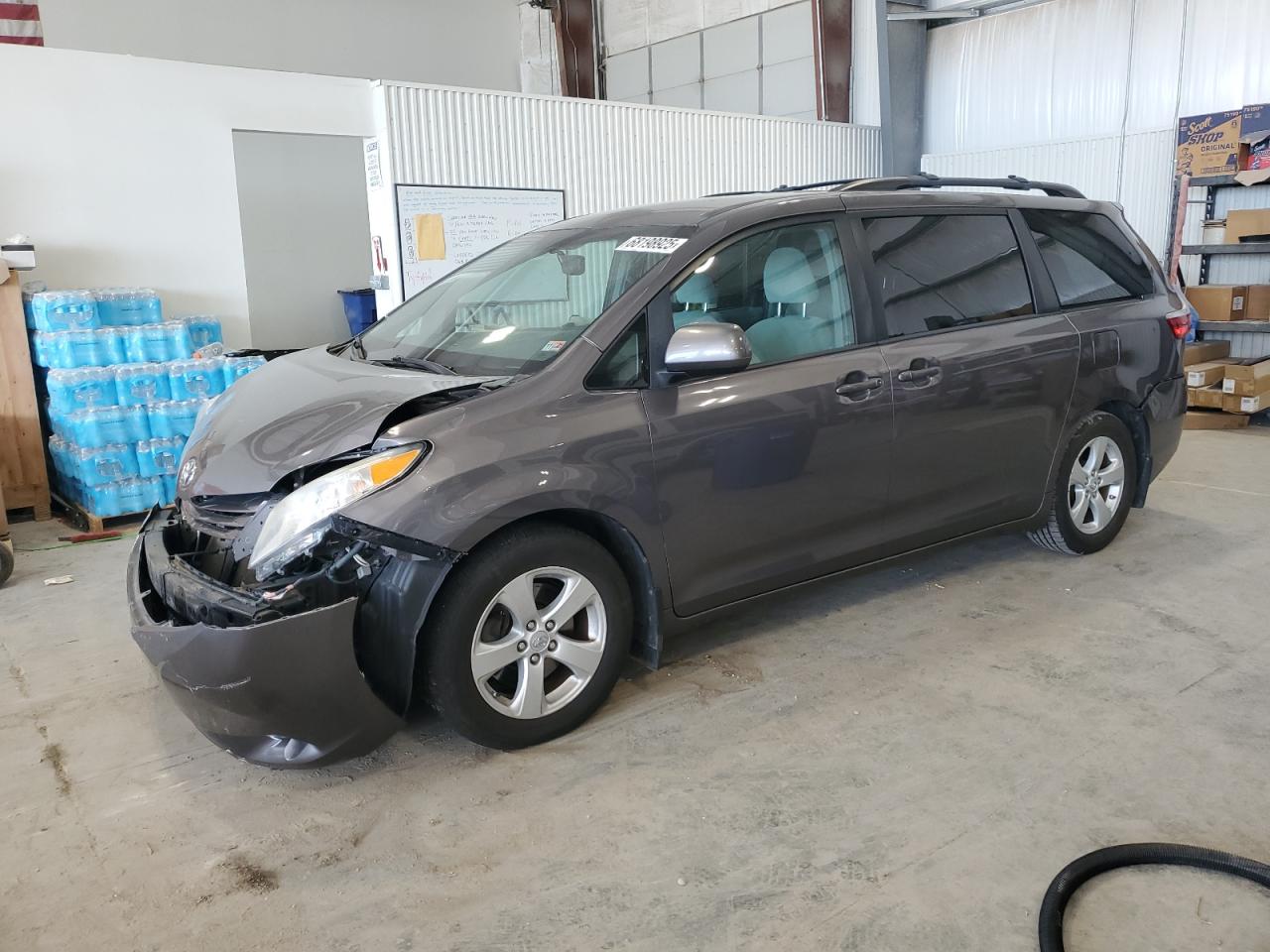 TOYOTA SIENNA LE 2015