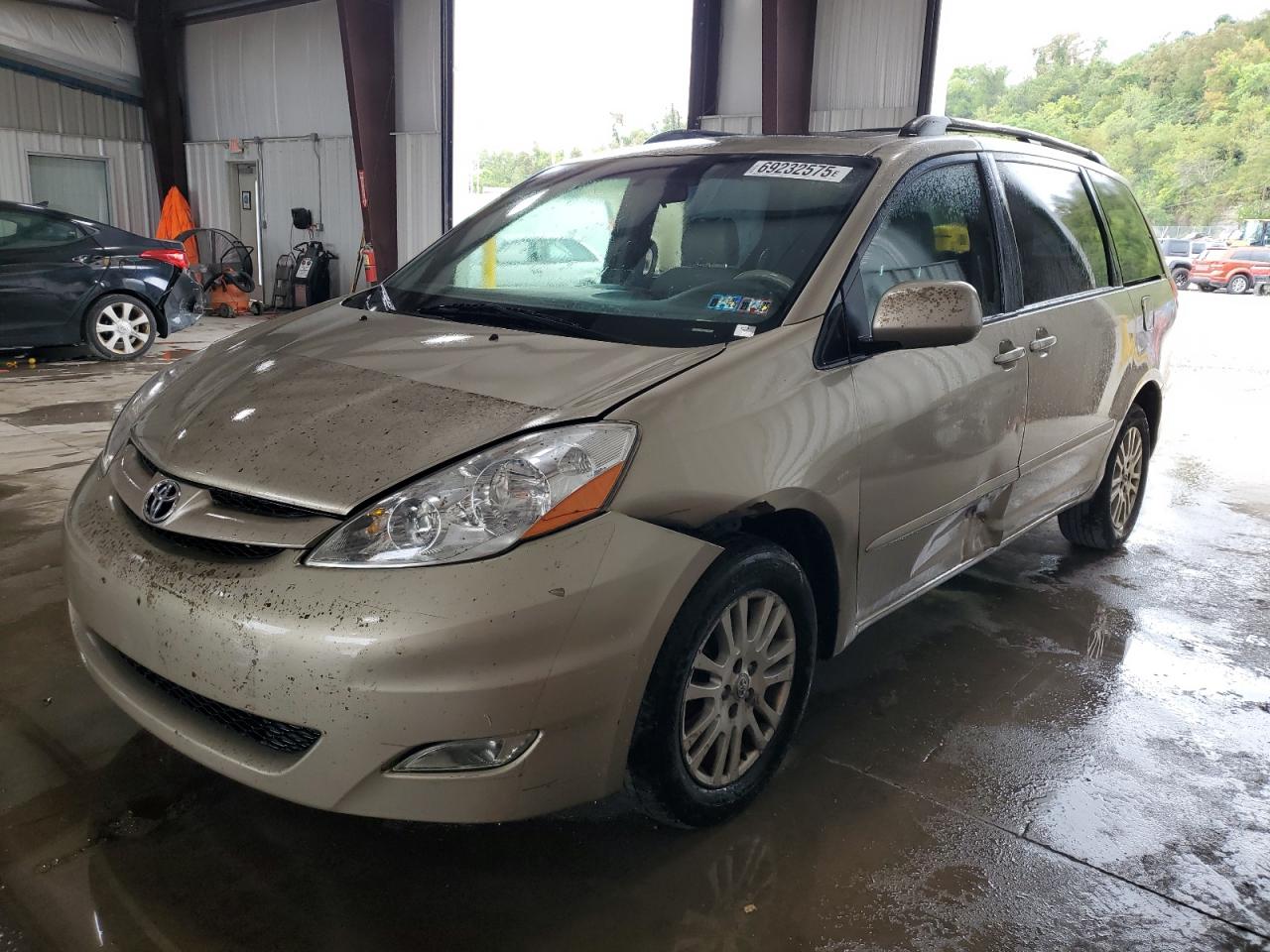 TOYOTA SIENNA XLE 2008