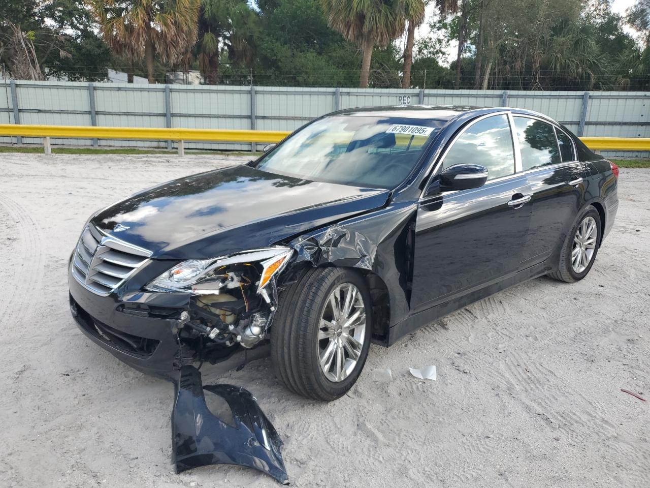 HYUNDAI GENESIS 3. 2012