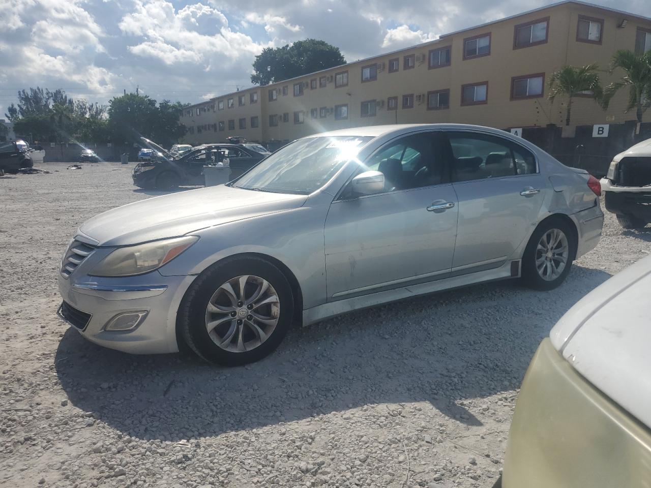 HYUNDAI GENESIS 3. 2013