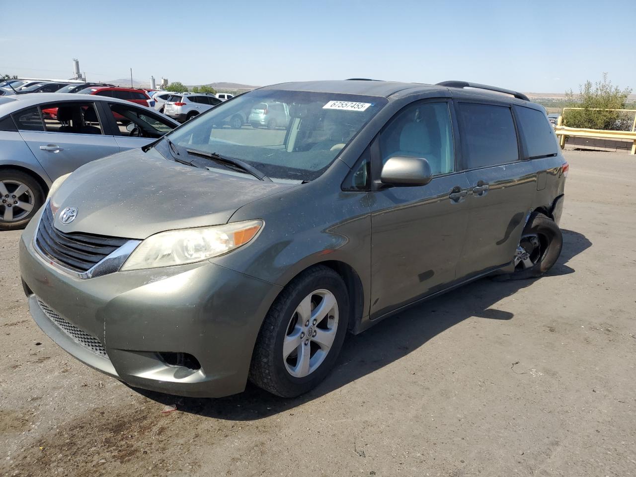 TOYOTA SIENNA LE 2011
