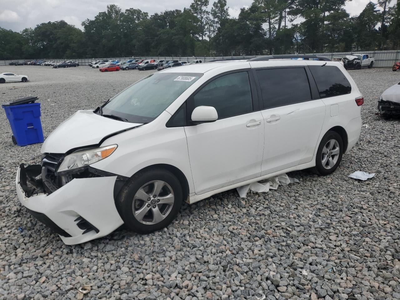 TOYOTA SIENNA LE 2020