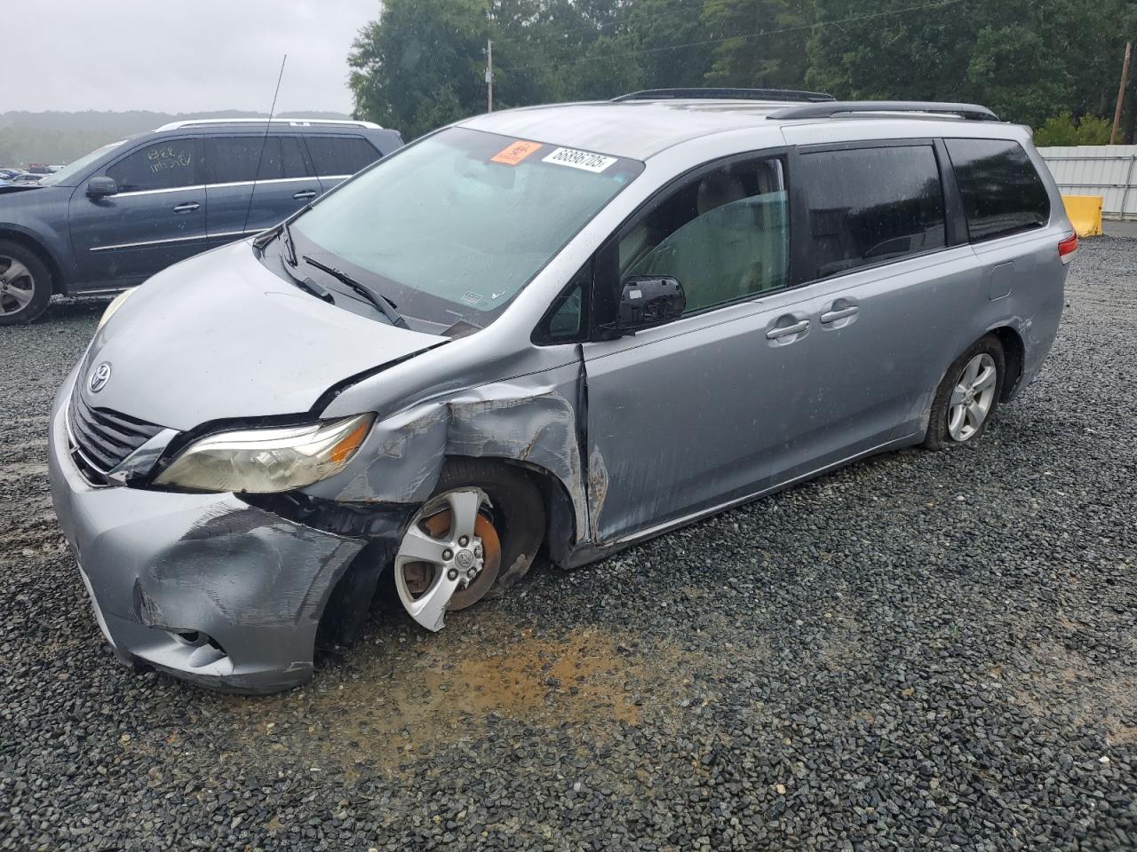 TOYOTA SIENNA BASE 2011