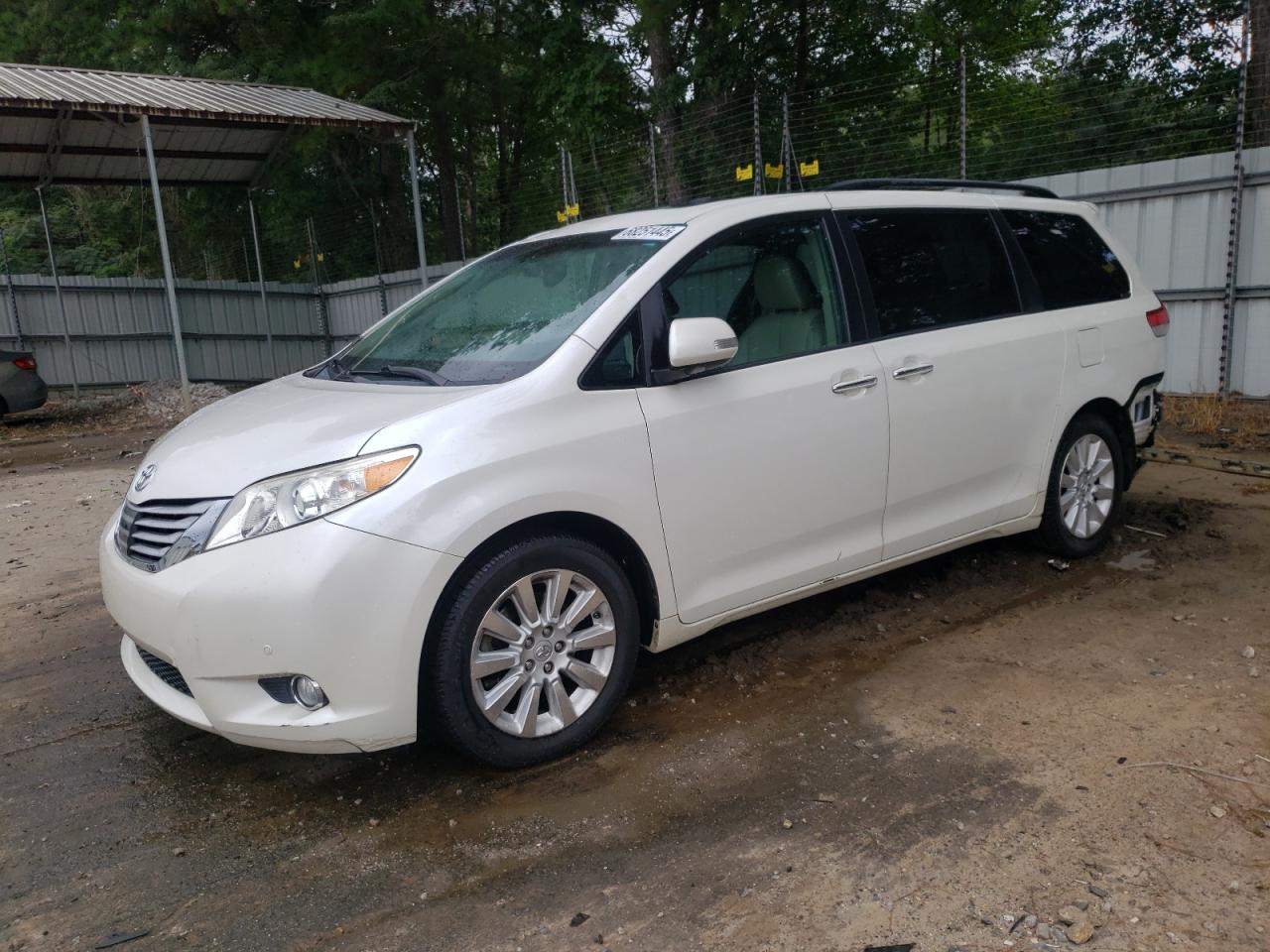 TOYOTA SIENNA XLE 2013