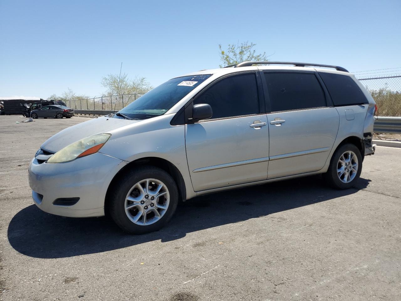 TOYOTA SIENNA LE 2006