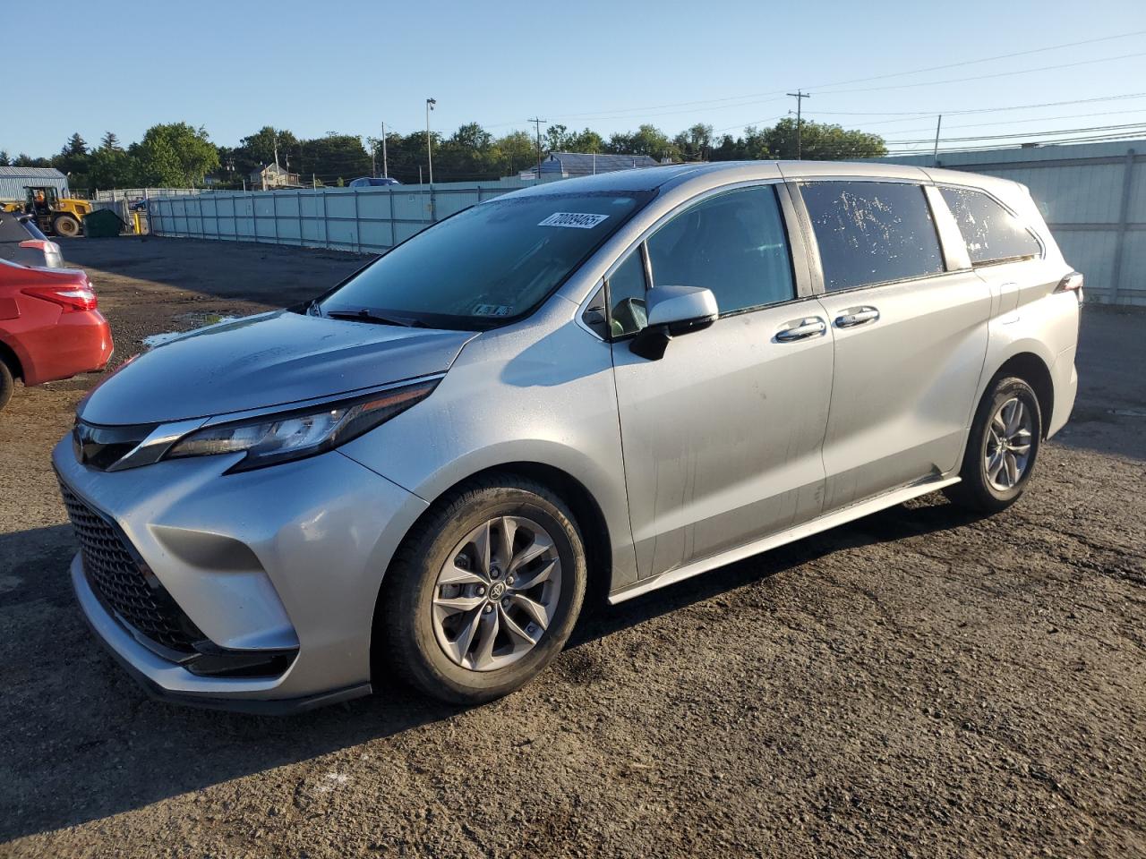 TOYOTA SIENNA LE 2022