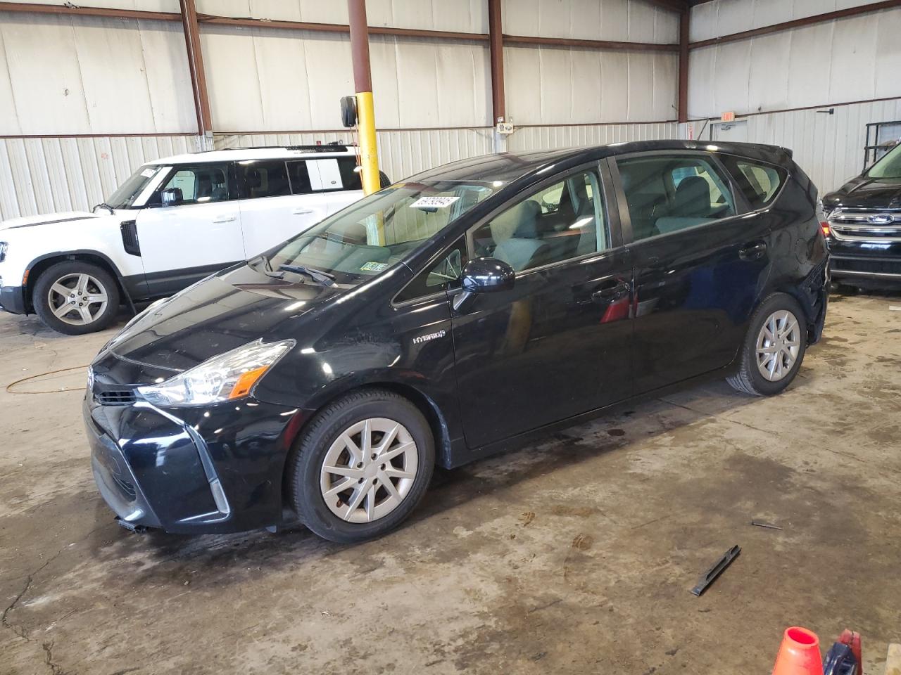 TOYOTA PRIUS V 2015