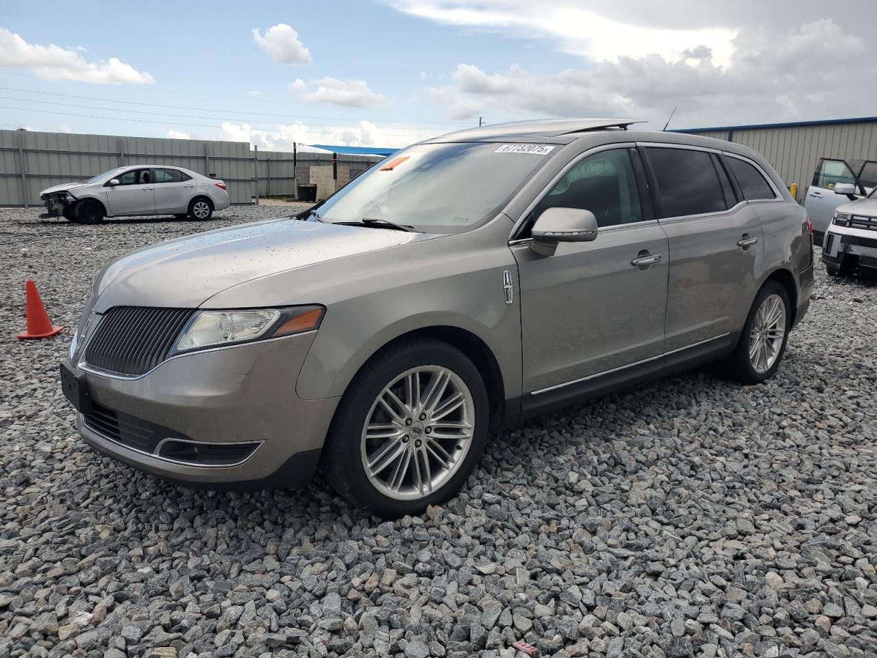 LINCOLN MKT 2015