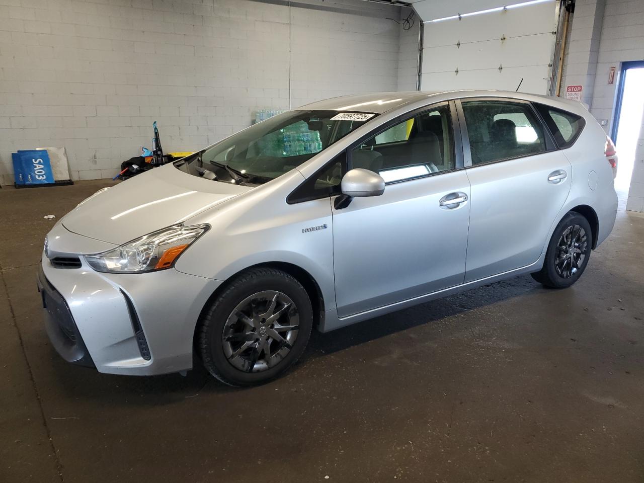 TOYOTA PRIUS V 2017