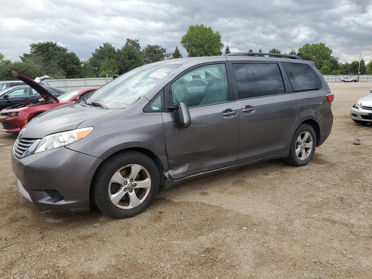 TOYOTA SIENNA LE 2017