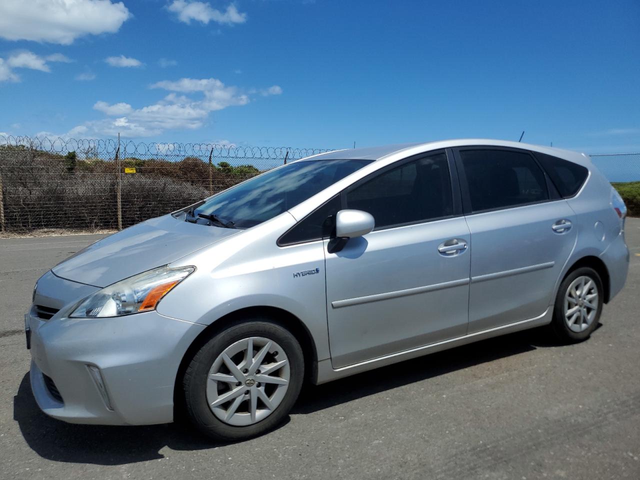 TOYOTA PRIUS V 2013
