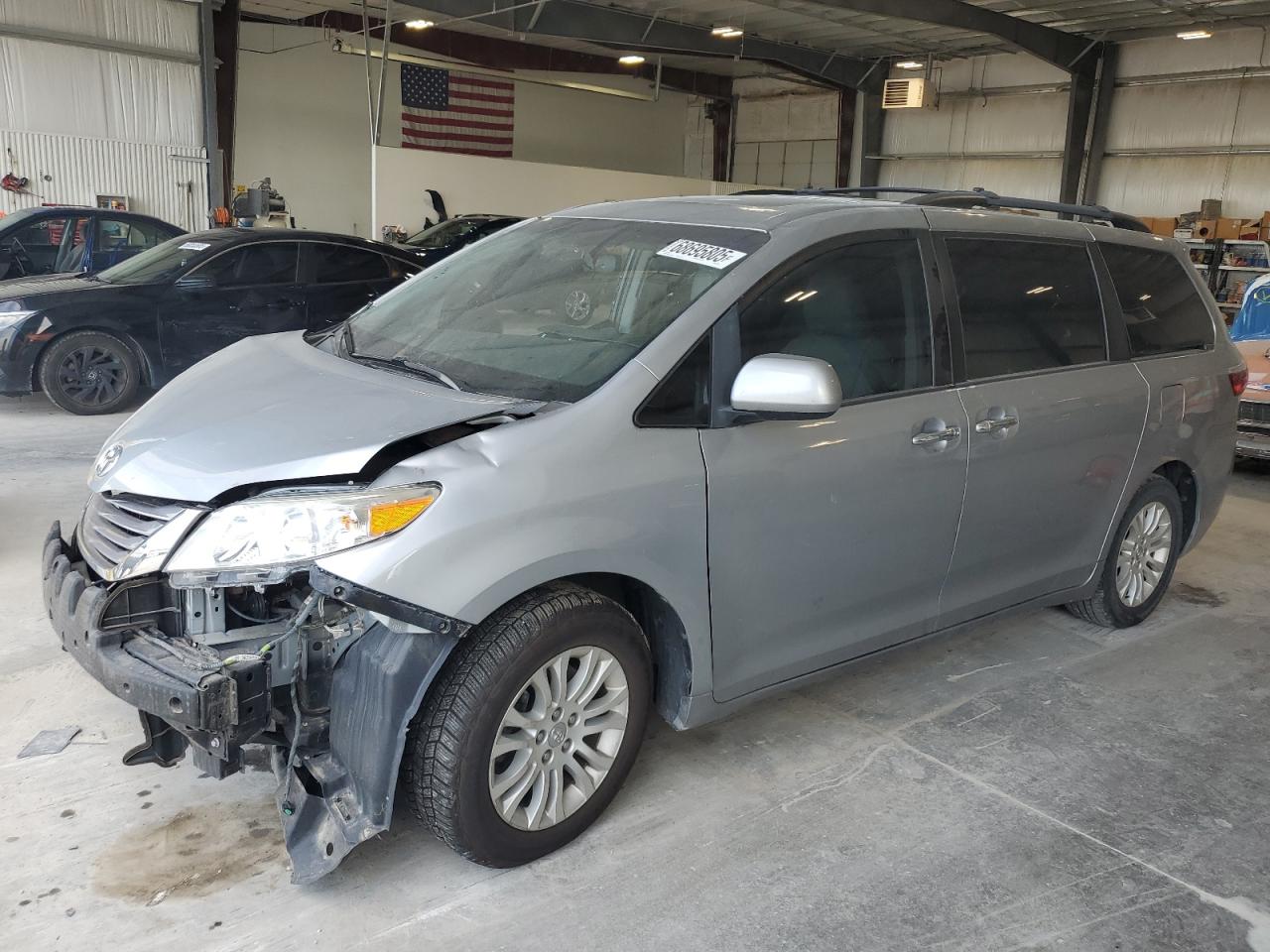 TOYOTA SIENNA XLE 2017