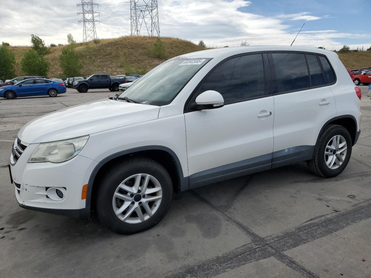 VOLKSWAGEN TIGUAN S 2011